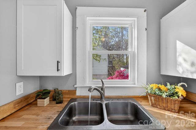 713 Prospect Street NW, Lenoir, NC 28645