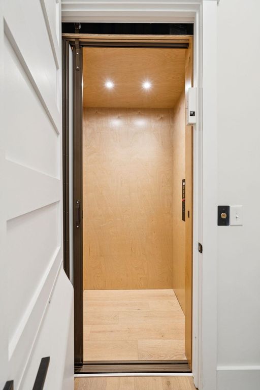 Image 9 of property listing at 3480 Henrietta Hartford Road, Mount Pleasant, SC 29466