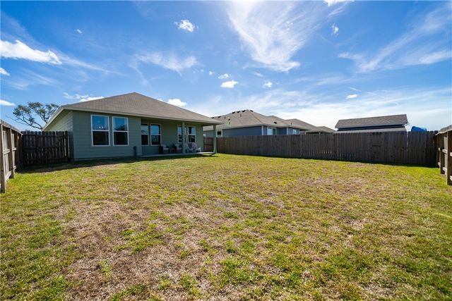 1906 Shellbank Ave, Aransas Pass, TX 78336