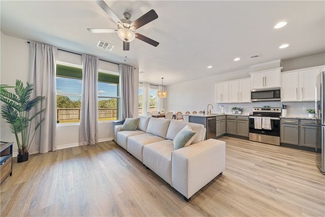 1906 Shellbank Ave, Aransas Pass, TX 78336