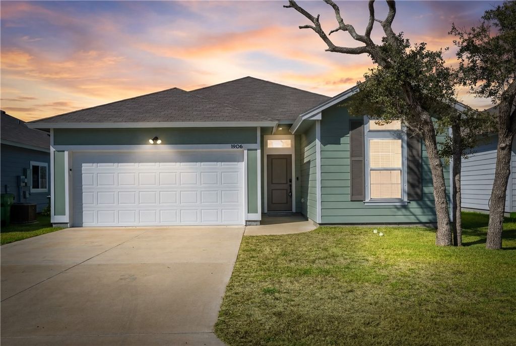 1906 Shellbank Ave, Aransas Pass, TX 78336