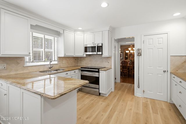 22 Braeburn Drive, Lincroft, NJ 07738