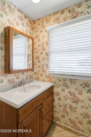 22 Braeburn Drive, Lincroft, NJ 07738