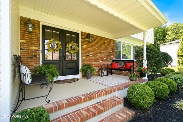 22 Braeburn Drive, Lincroft, NJ 07738