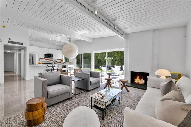 216 N Lyn Circle, Palm Springs, CA 92262