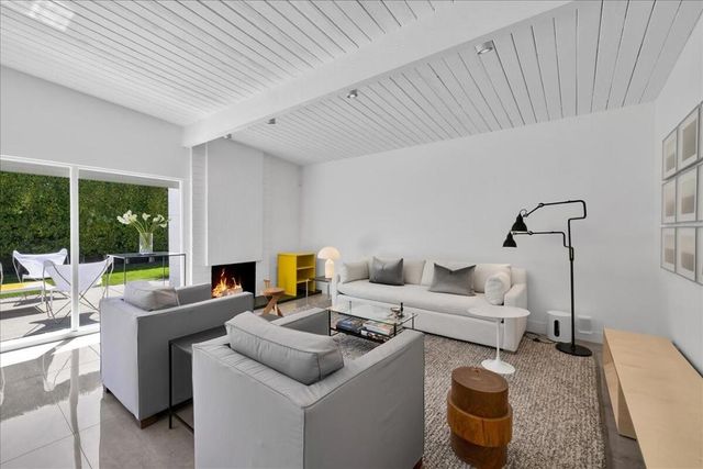 216 N Lyn Circle, Palm Springs, CA 92262