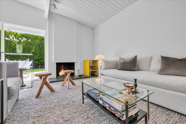 216 N Lyn Circle, Palm Springs, CA 92262