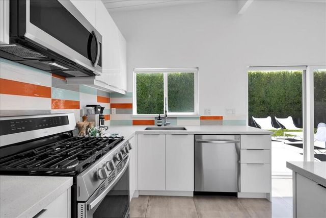 216 N Lyn Circle, Palm Springs, CA 92262