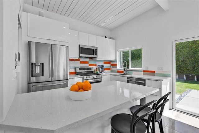 216 N Lyn Circle, Palm Springs, CA 92262