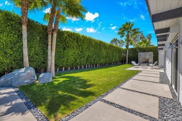 216 N Lyn Circle, Palm Springs, CA 92262