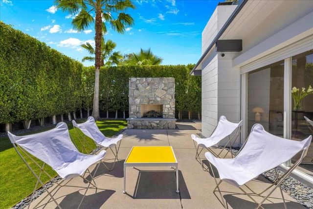 216 N Lyn Circle, Palm Springs, CA 92262