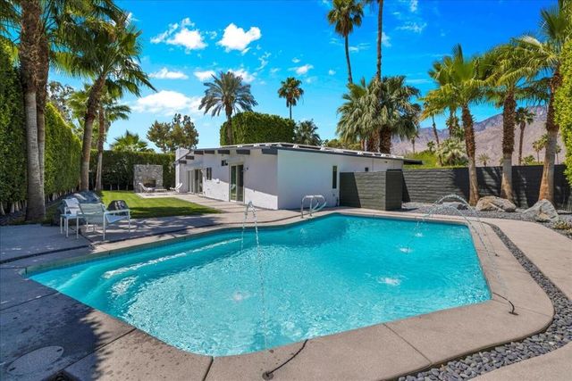 216 N Lyn Circle, Palm Springs, CA 92262