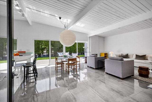 216 N Lyn Circle, Palm Springs, CA 92262