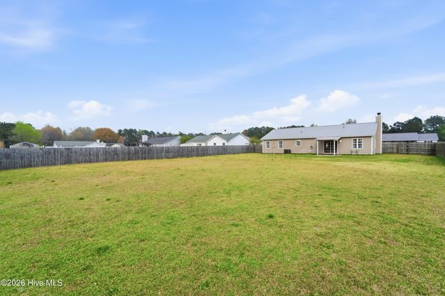 307 Kenilworth Place, Hubert, NC 28539