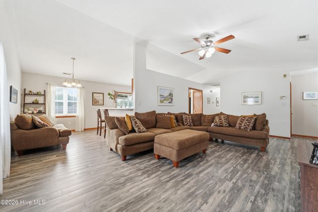 307 Kenilworth Place, Hubert, NC 28539