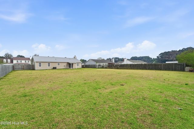 307 Kenilworth Place, Hubert, NC 28539