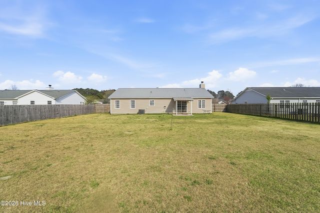 307 Kenilworth Place, Hubert, NC 28539