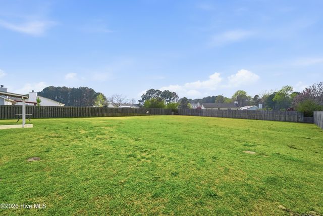 307 Kenilworth Place, Hubert, NC 28539