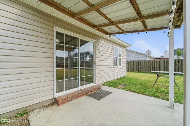 307 Kenilworth Place, Hubert, NC 28539