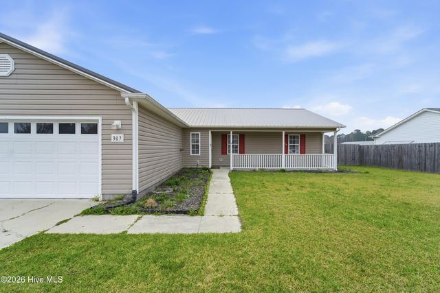 307 Kenilworth Place, Hubert, NC 28539