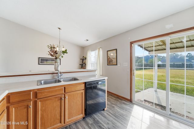 307 Kenilworth Place, Hubert, NC 28539