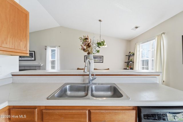 307 Kenilworth Place, Hubert, NC 28539