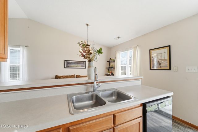 307 Kenilworth Place, Hubert, NC 28539