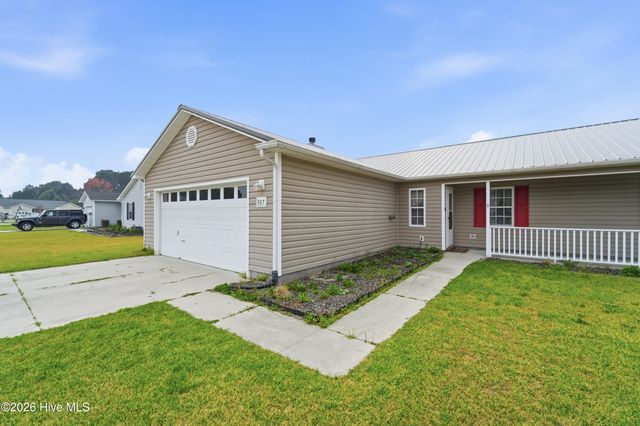 307 Kenilworth Place, Hubert, NC 28539