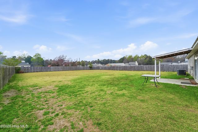 307 Kenilworth Place, Hubert, NC 28539