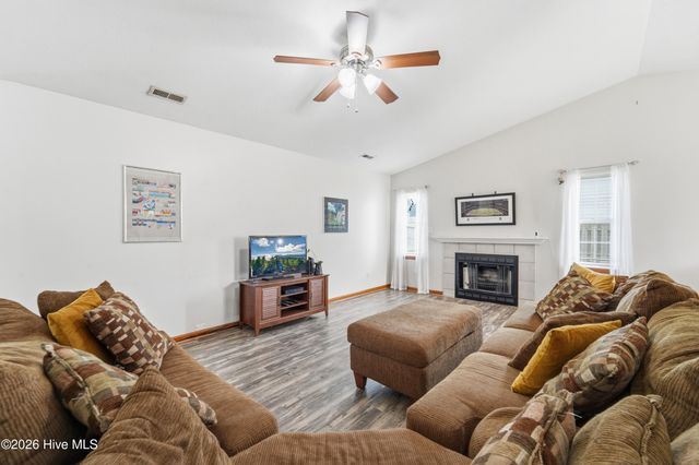 307 Kenilworth Place, Hubert, NC 28539