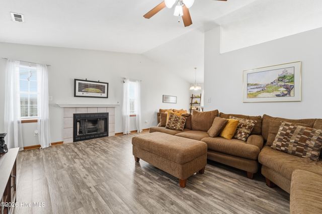 307 Kenilworth Place, Hubert, NC 28539