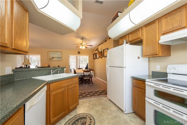 21 Sanders Circle, Homosassa, FL 34446