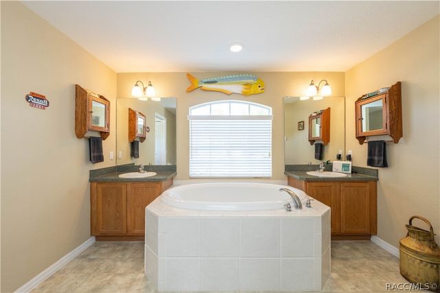 21 Sanders Circle, Homosassa, FL 34446