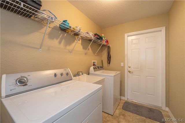 21 Sanders Circle, Homosassa, FL 34446