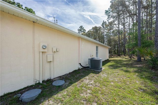 21 Sanders Circle, Homosassa, FL 34446