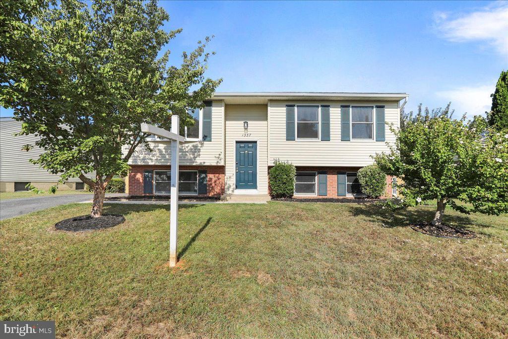 1337 CEDARWOOD DR, Hagerstown, MD 21742