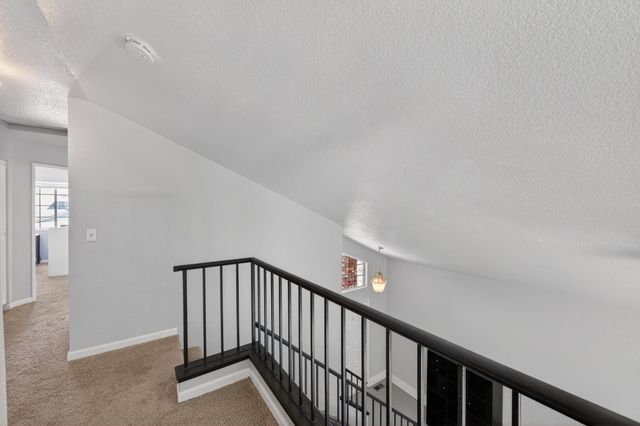153 Creekside Cir, Sacramento, CA 95823