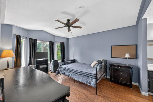 153 Creekside Cir, Sacramento, CA 95823