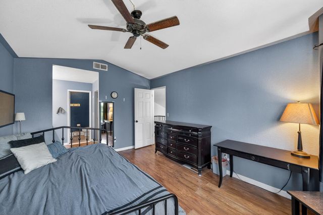 153 Creekside Cir, Sacramento, CA 95823