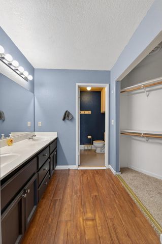 153 Creekside Cir, Sacramento, CA 95823