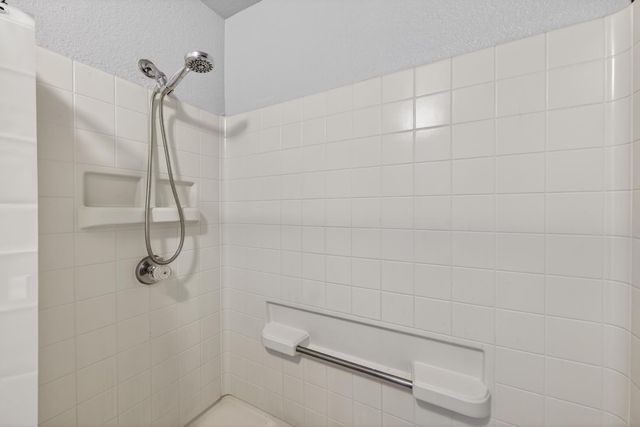 153 Creekside Cir, Sacramento, CA 95823