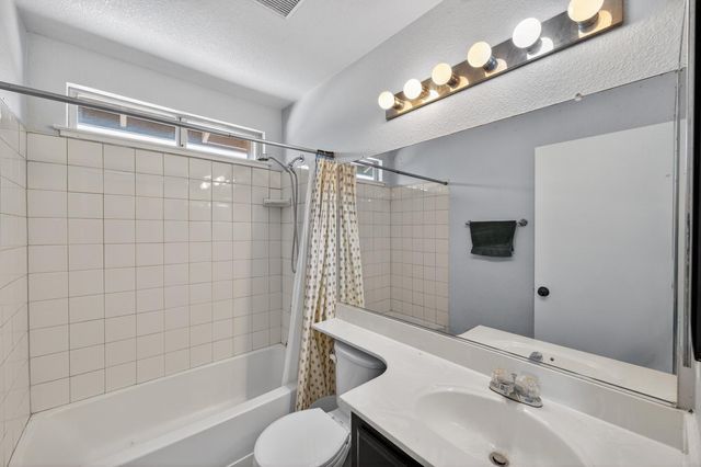 153 Creekside Cir, Sacramento, CA 95823