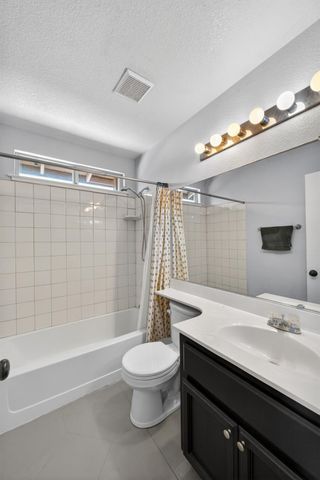 153 Creekside Cir, Sacramento, CA 95823