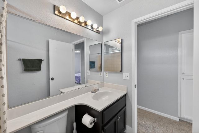 153 Creekside Cir, Sacramento, CA 95823