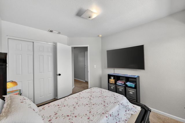 153 Creekside Cir, Sacramento, CA 95823