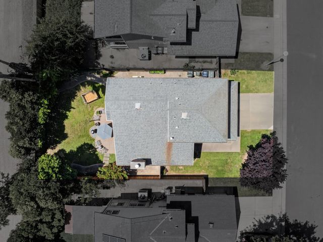 153 Creekside Cir, Sacramento, CA 95823