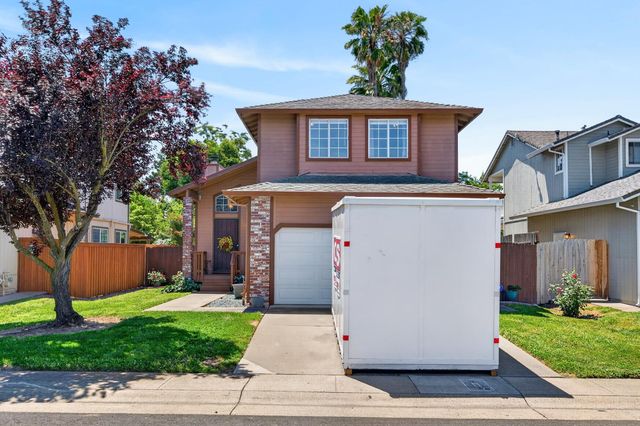 153 Creekside Cir, Sacramento, CA 95823