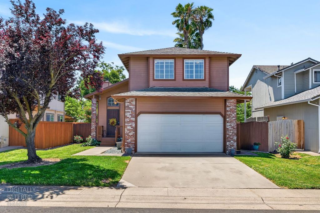 153 Creekside Cir, Sacramento, CA 95823