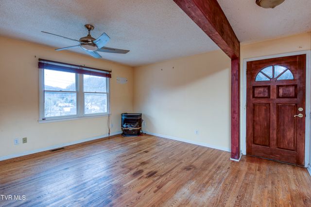 623 Cemetery Ridge Road, Damascus, VA 24236