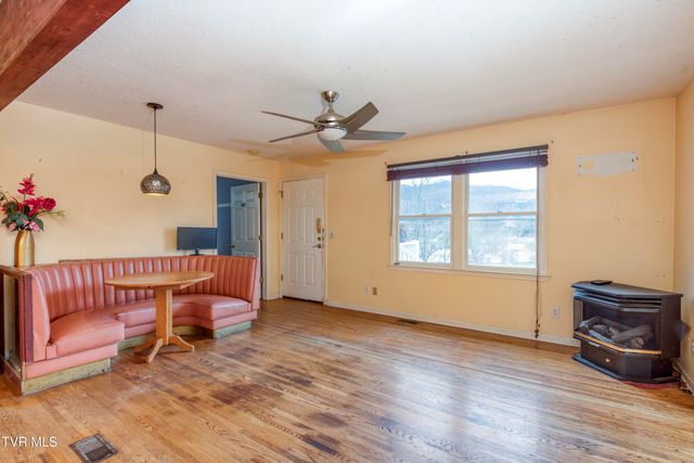 623 Cemetery Ridge Road, Damascus, VA 24236